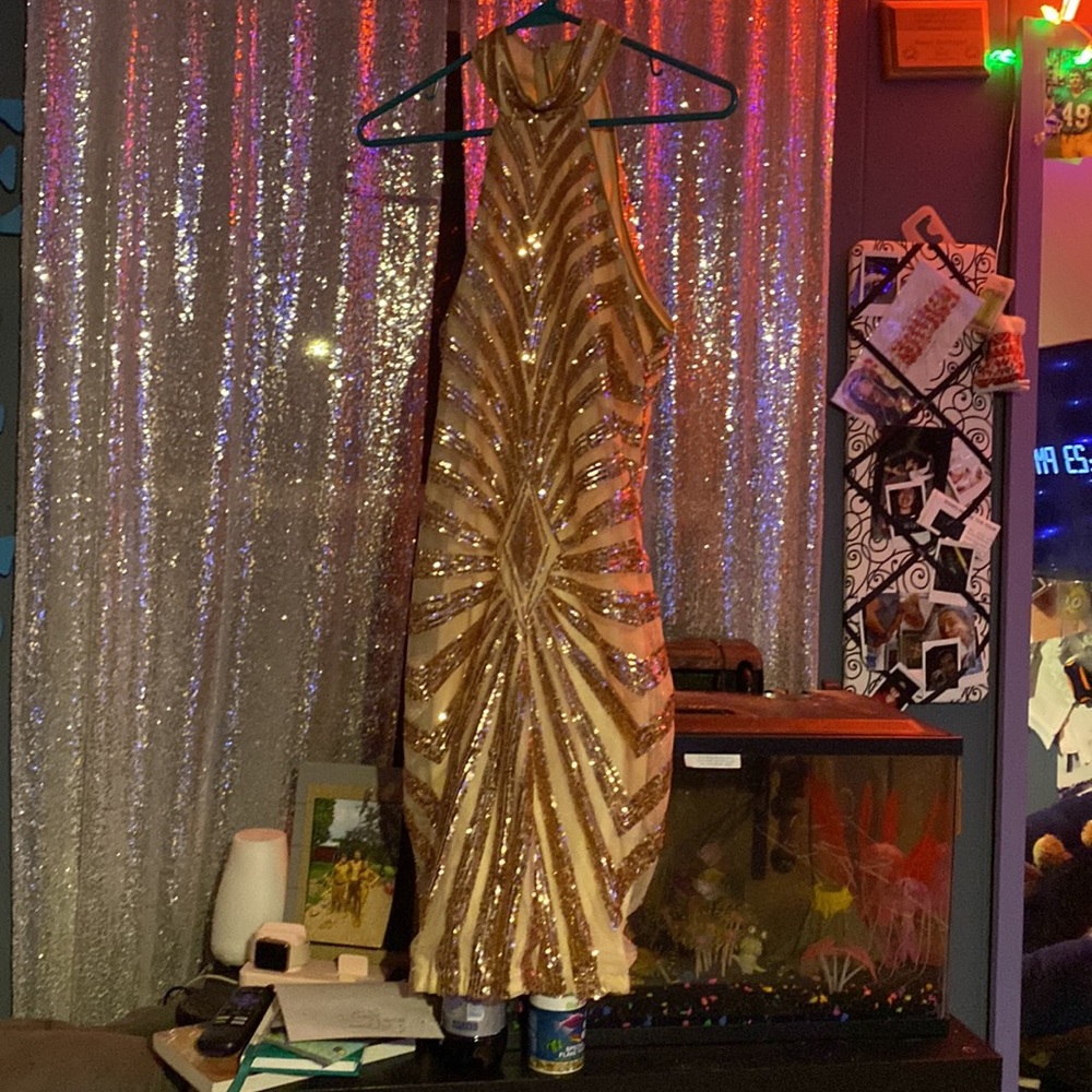Selling a beautiful hoco dress that is definitely one of my favorites!!! - Picture 2 of 6